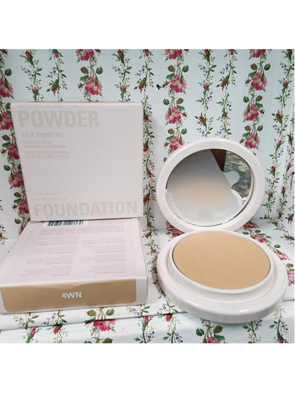 Kylie Jenner Natural Matte Powder Foundation in shade 4WN
#kylie #foundation